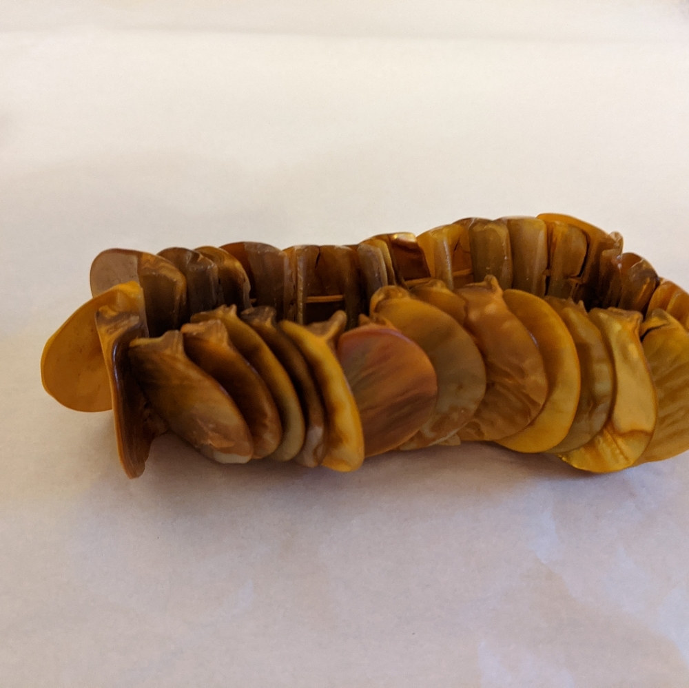 Golden Shell Bracelet - Picture 4 of 4